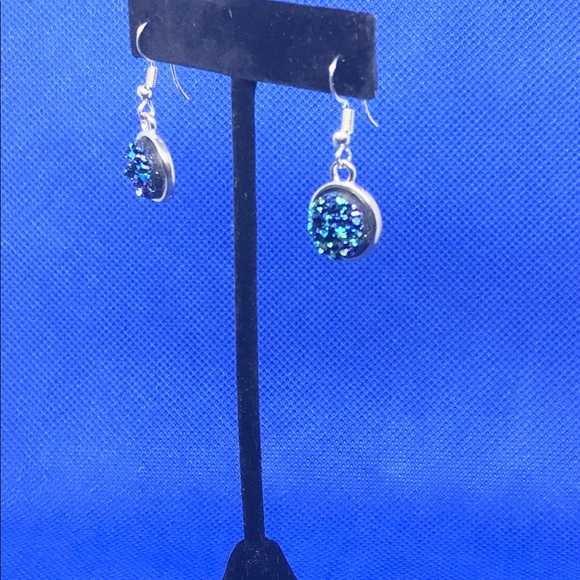 🔥$9 NWT ROUND BLUE/SILVER DRUZY EARRINGS - Picture 5 of 5